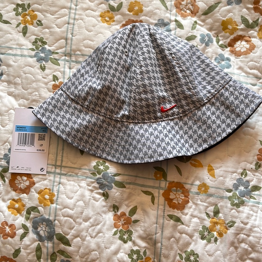 Bucket hat